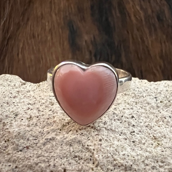❤️ Queen Pink Conch Heart Ring Sterling Silver Navajo Southwestern Style Sz 8.75 - Picture 1 of 14